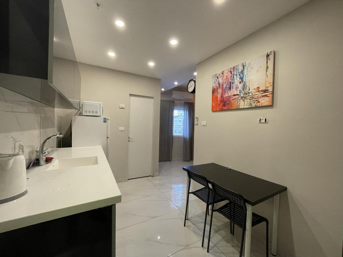 Готель Rothschild 79 Petach Tikva Екстер'єр фото